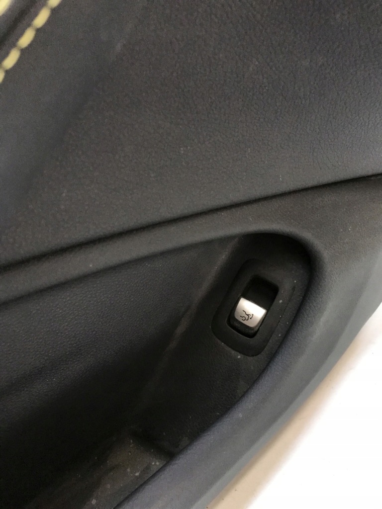 Купити Mercedes w205 кабріолет  amg обшивка двері ліва