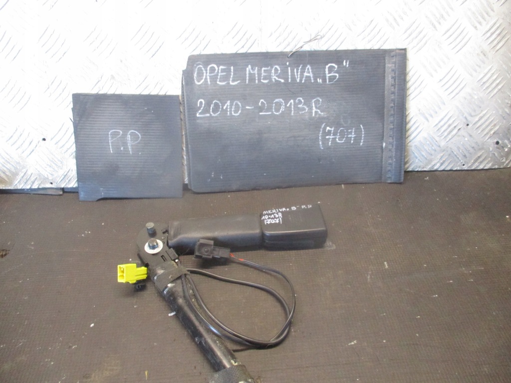 Купити Кліпса поперечина правий перед opel meriva b 10-13r.