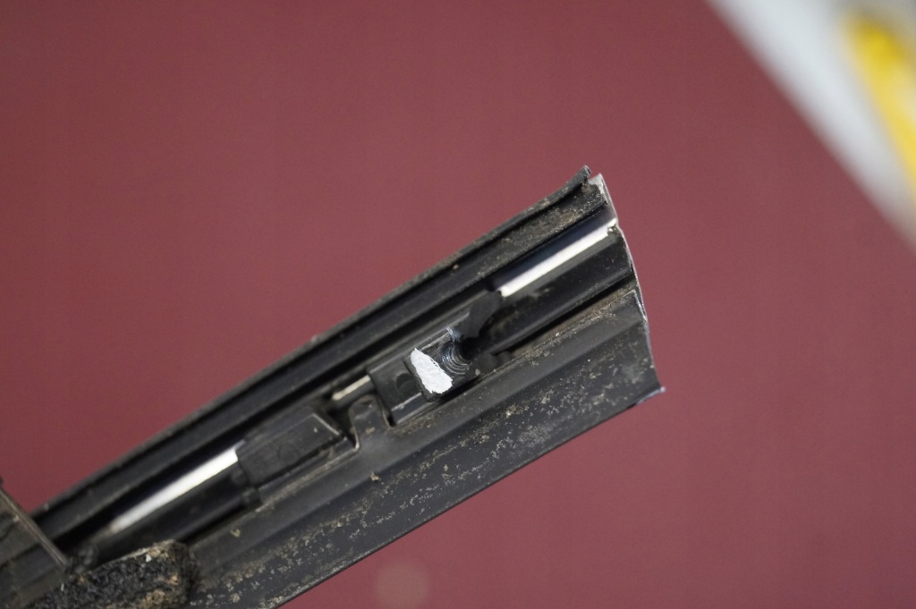 фото №8, Молдинг уплотнитель правый задняя kia sportage iii 10-r