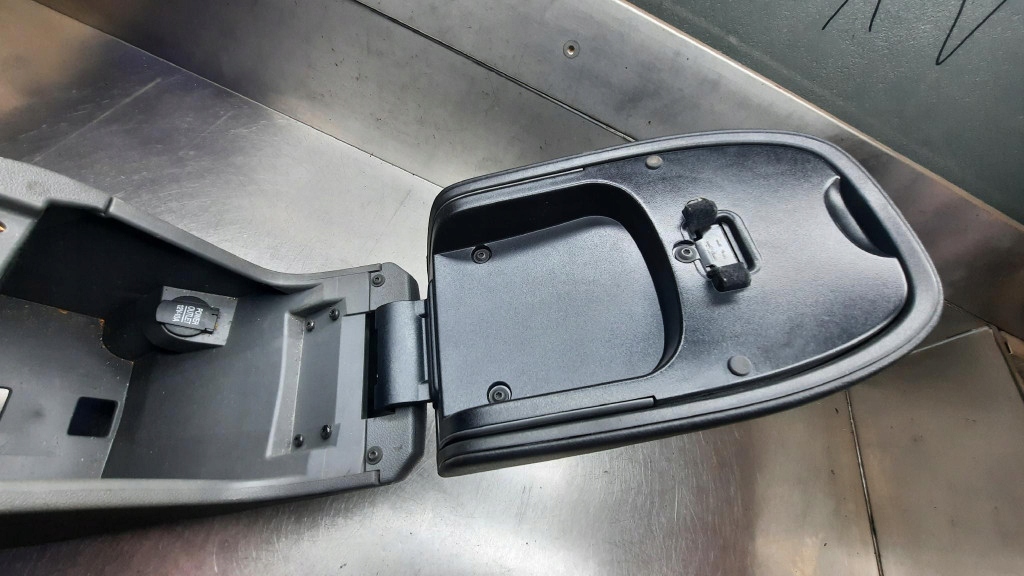 фото №16, Підлокітник тунель середній ford focus mk2 lift 1.6b 09r