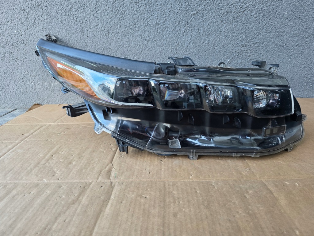 фото №1, Лампа права toyota prius prime 2017- full led