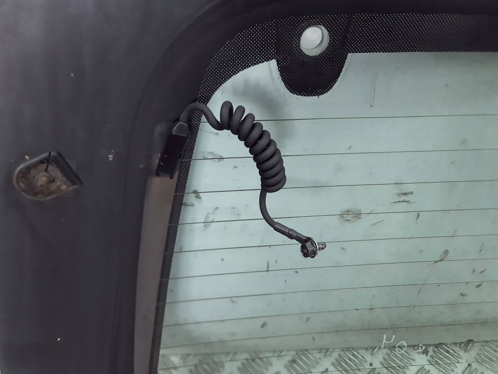 Скло задня kia sorento Зі Шроту