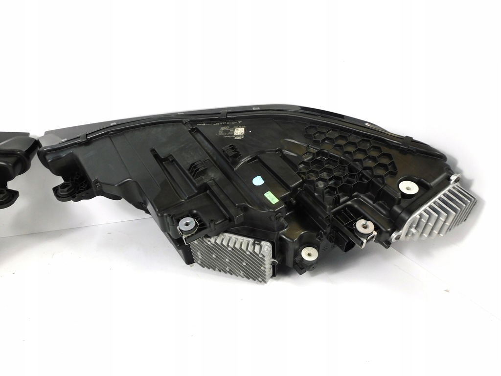 фото №13, Audi e tron 4ke лампа правая левая полный full led