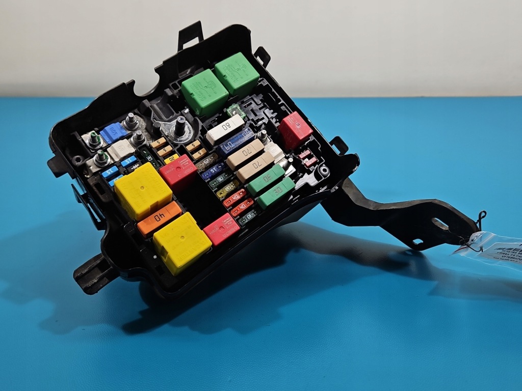 фото №1, Коробка предохранителей citroen c4 cactus 14-20 9804848580