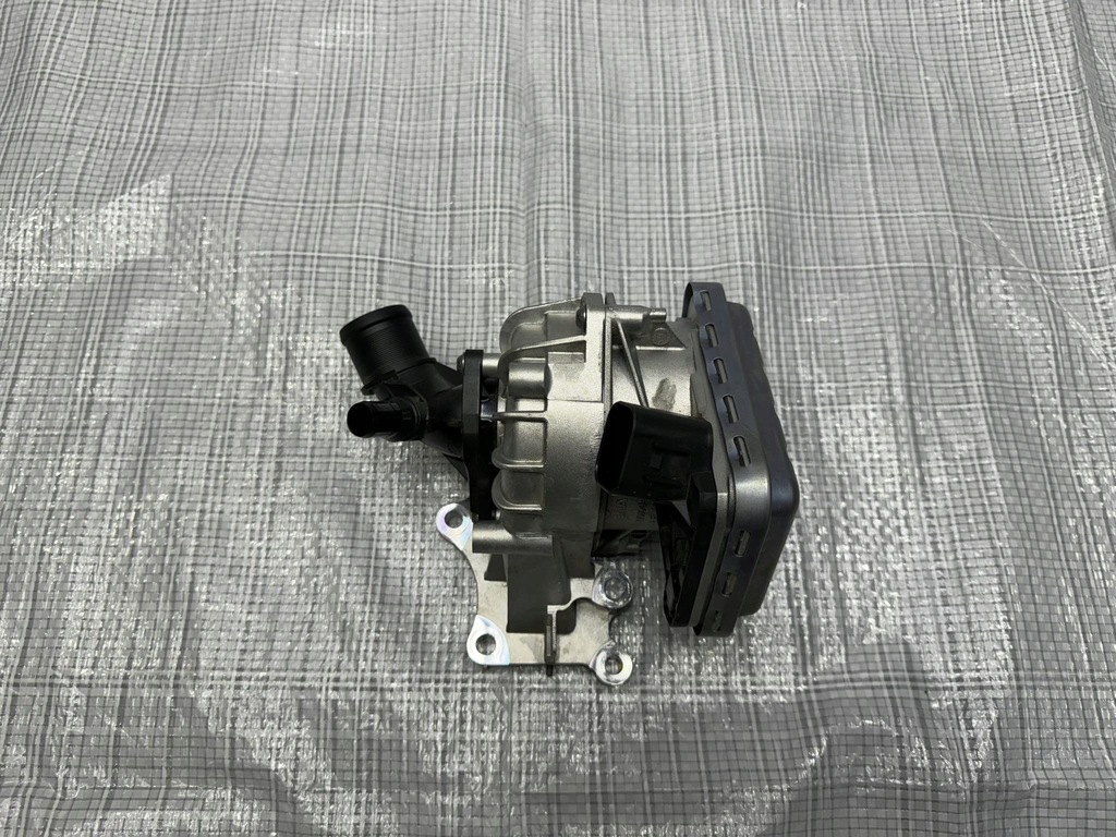 фото №1, Насос wody renault austral e-tech 210100445r