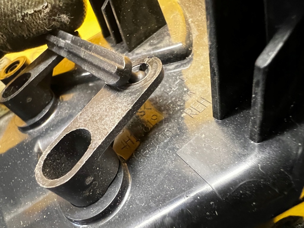 Воздуховод канал распределитель воздуха перед левый audi a8 d4 Киев