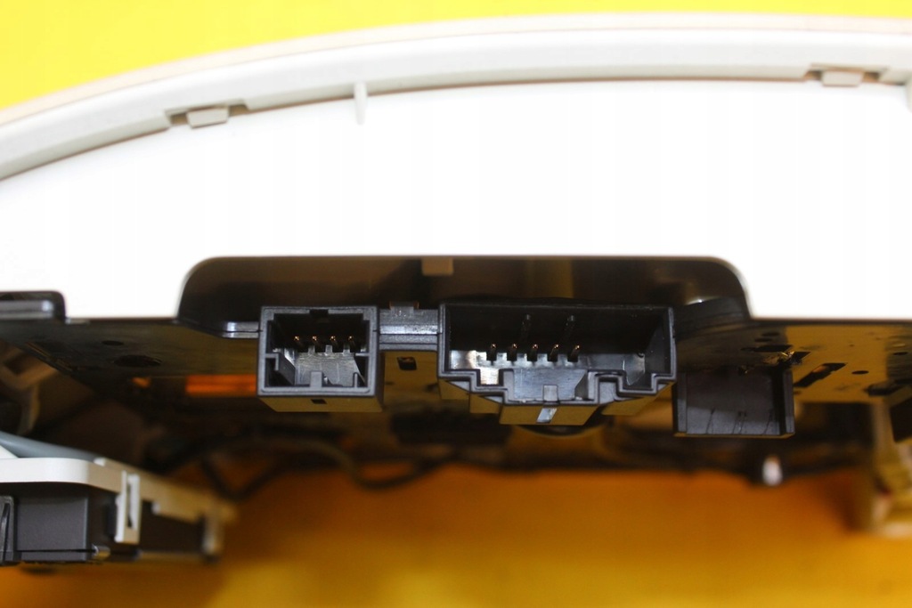 фото №8, Лампа потолочный audi оригинальный номер 8t0947135b