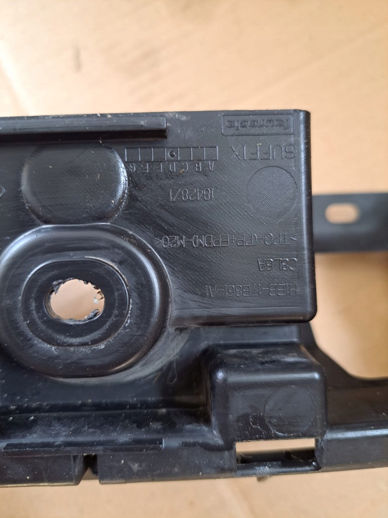 фото №1, Ford fiesta mk8 направляющая бампера задняя задний средний