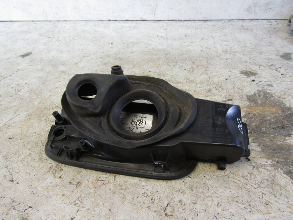 Audi a5 8w6 кришка заливної пального 8w8809906a Недорого