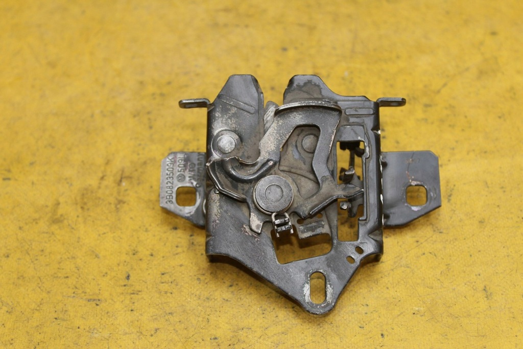 фото №1, Замок капот перед passat b5 3b0823509k