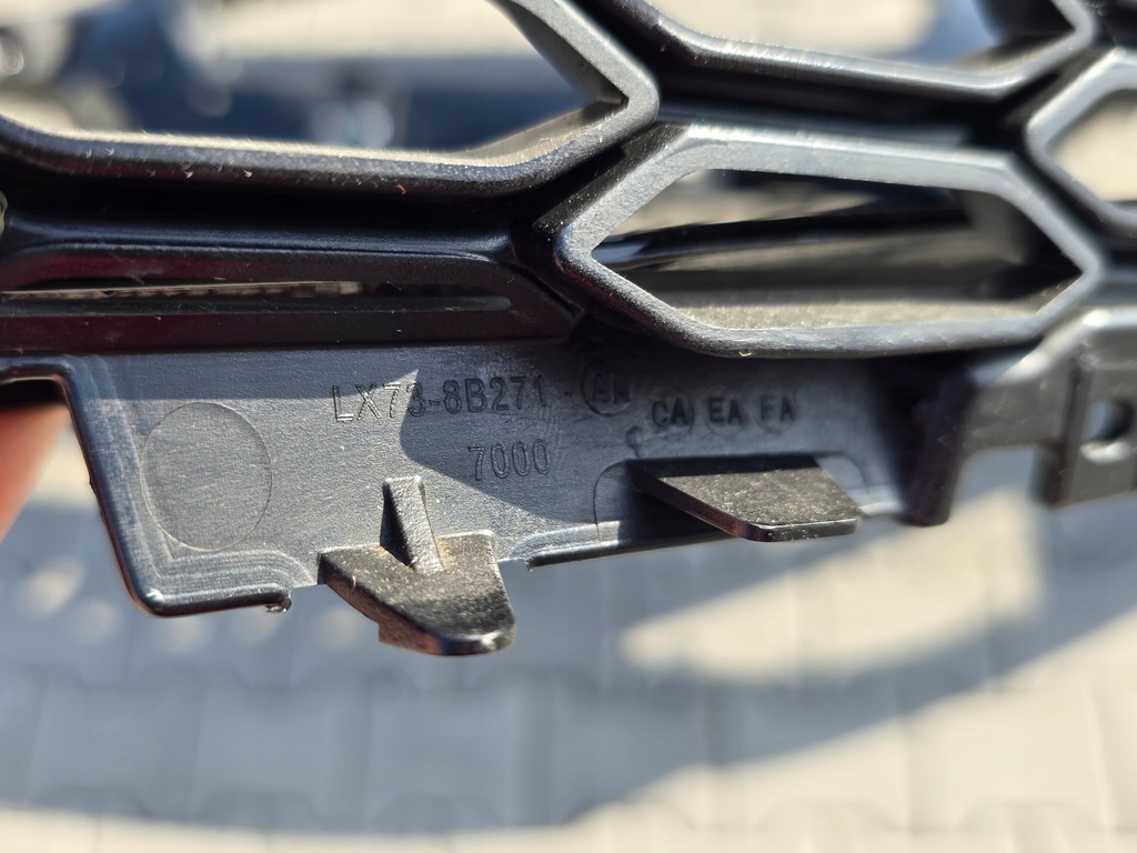 фото №8, Jaguar xe r-dynamic бампер передний решётка радиатора решётка радиатора lx73-17f003