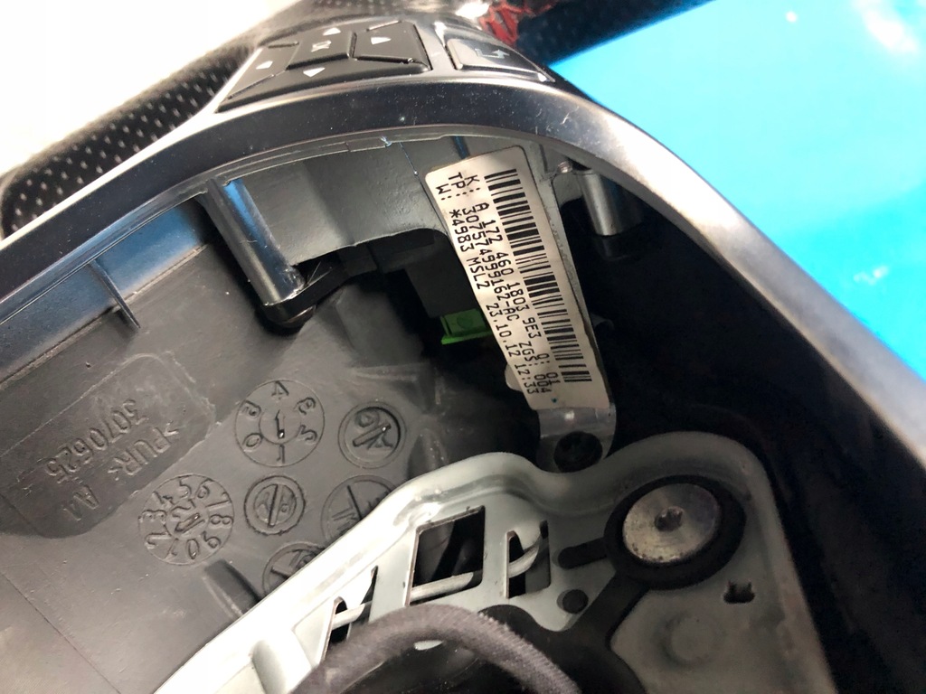 фото №9, Mercedes w176 amg r172 воздуховод кожаный кожа czerwona nić