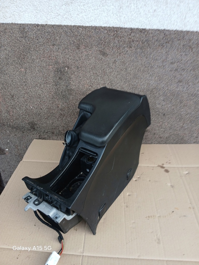 Підлокітник оригінал справний alfa romeo 159 Зі Шроту