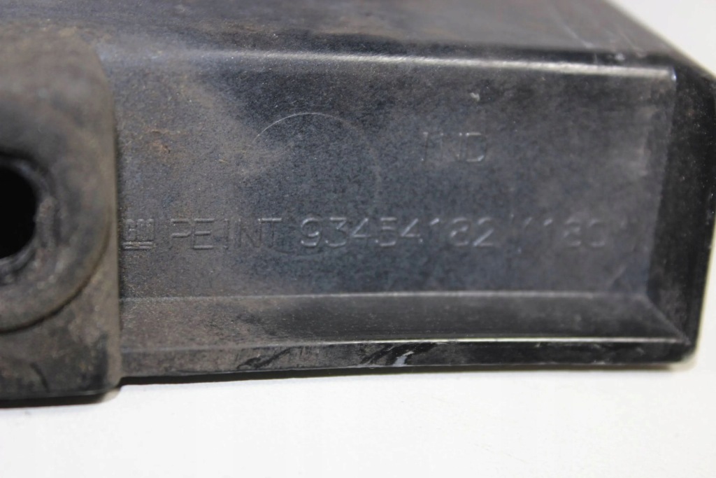 Часть фары задний opel vivaro 93454193 в Украине