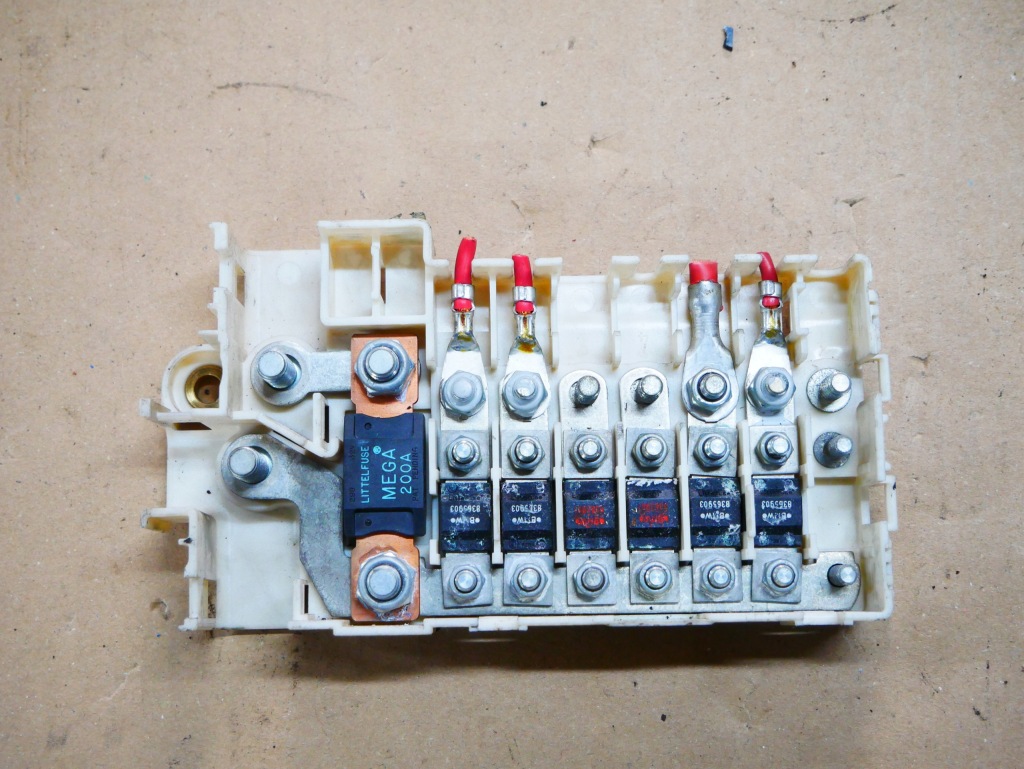фото №1, Bmw e38 e39 панель модуль коробка корпус предохранителей 8370638