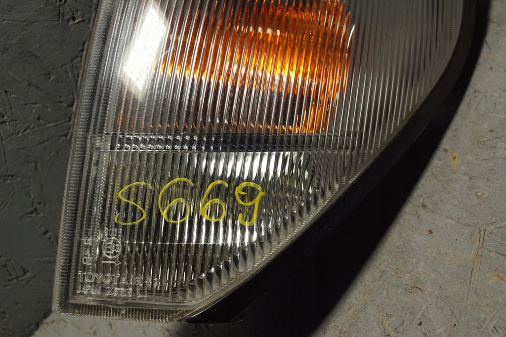 фото №4, Поворотник левый перед toyota land cruiser 90 j90