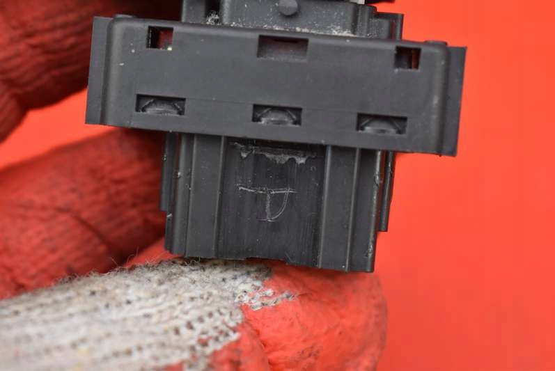 фото №9, Выключатель подъёма стекло левый перед 96657927zd peugeot 301 12-17