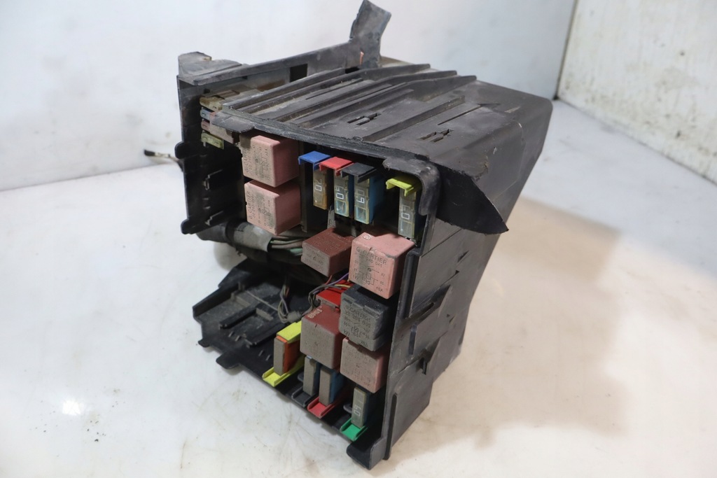 фото №3, Коробка предохранителей renault trafic ii 2.0dci