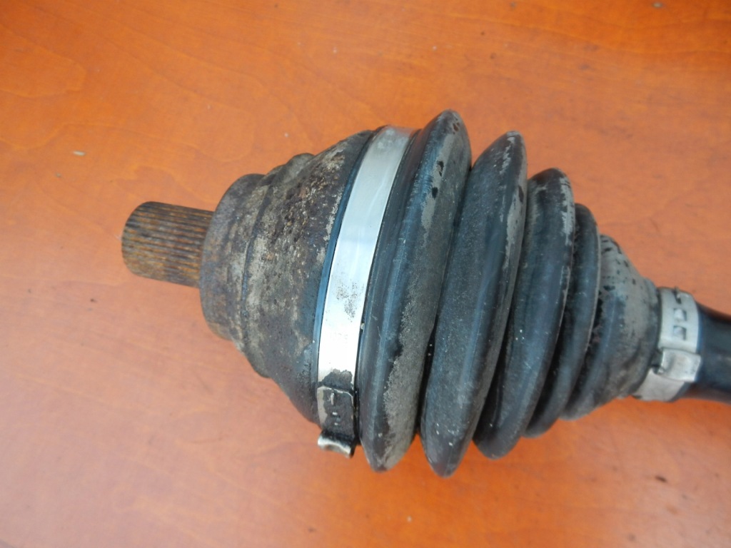 Приводной вал левая vw caddy 3 audi a3 8p octavia 2 superb 2 leon 2 в Украине