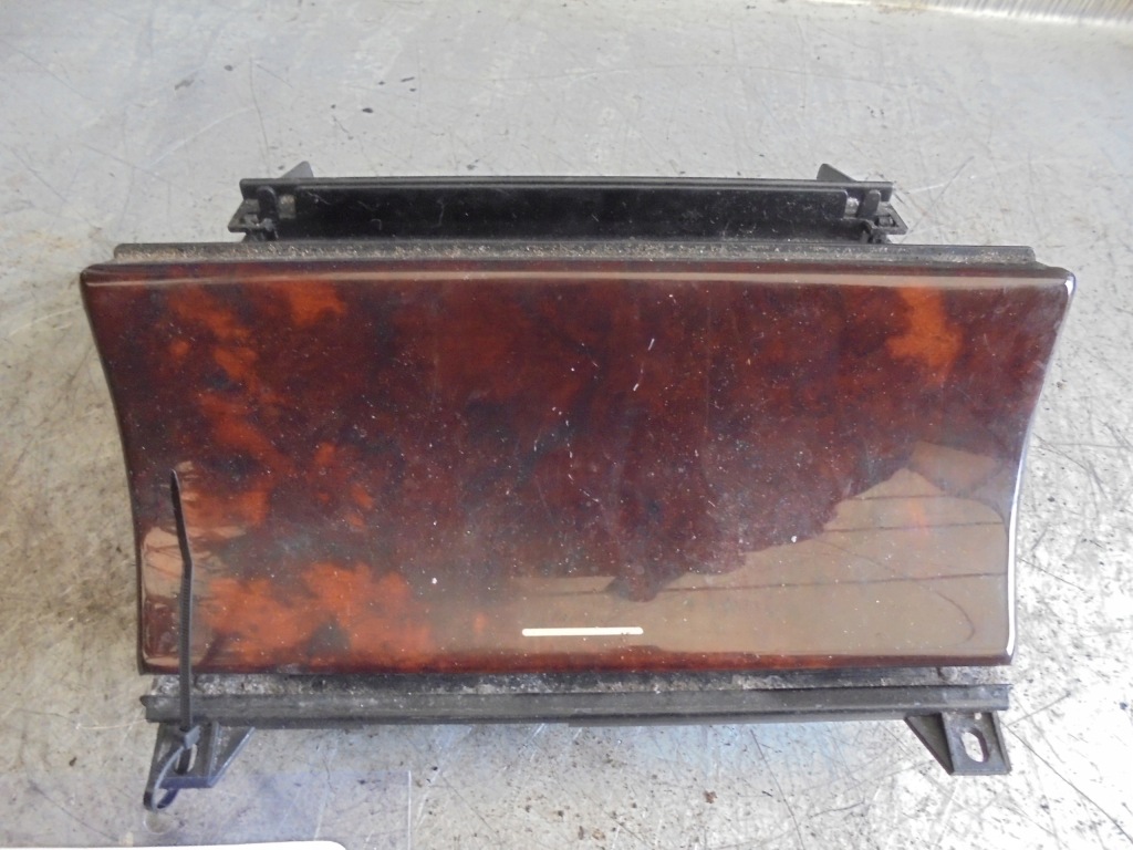 фото №1, Пепельница mercedes w210