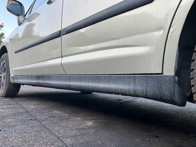 фото №1, Nissan tiida молдинг порог 5d левая