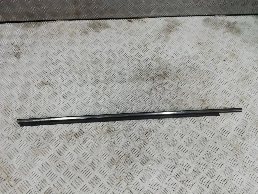 фото №1, Citroen c1 ii 108 молдинг уплотнитель перед правая