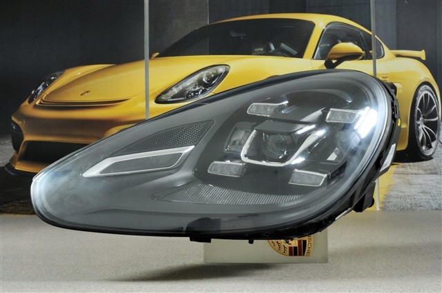 фото №1, Porsche cayenne e2 958.2 led фара+ dynam. лівий