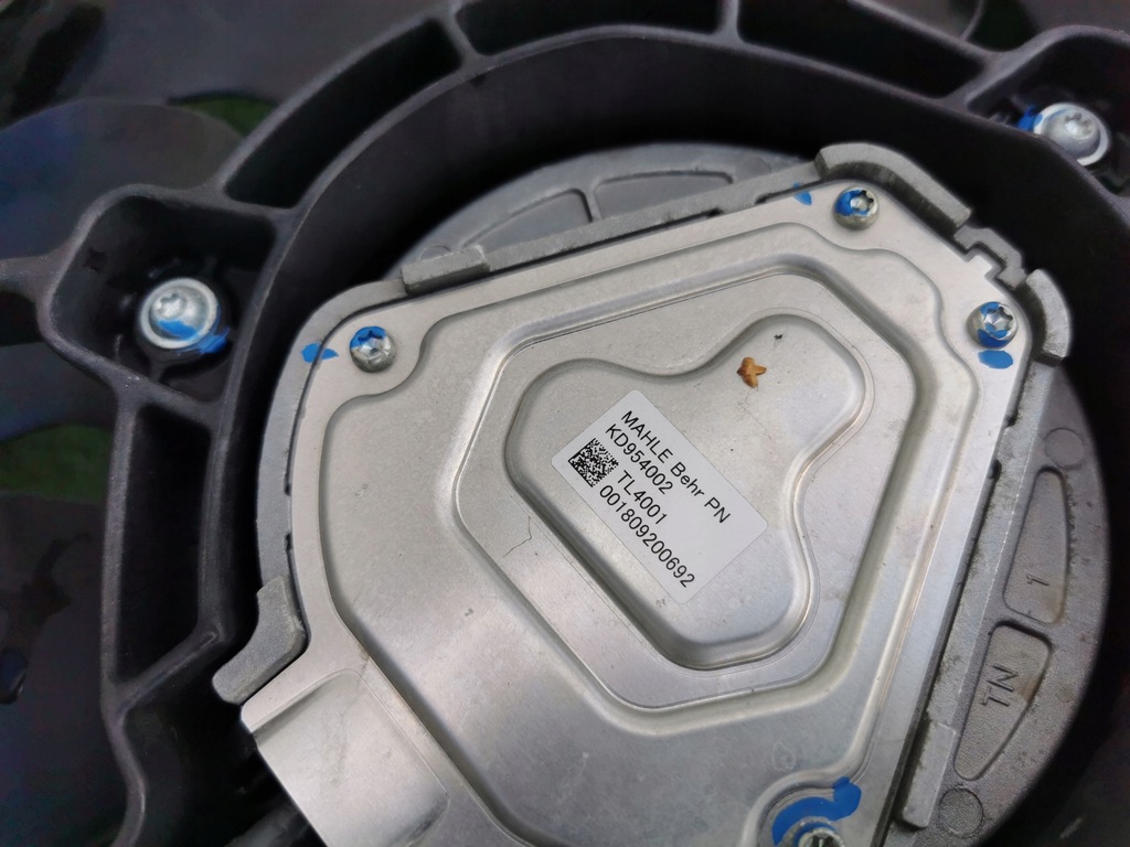 фото №11, Tesla model 3 17- вентилятор радиатора корпус 1077084-00-d