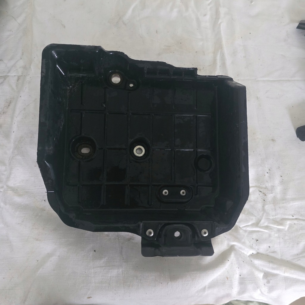 Основание аккумулятор toyota c-hr 2 2 model 1.8 гибрид 74404-02a50 в Украине