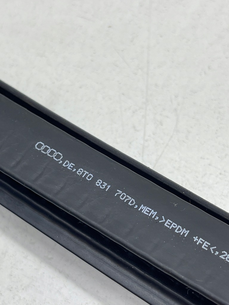 фото №15, Audi a5 8t coupe прокладка двері лівий / правий перед нижня