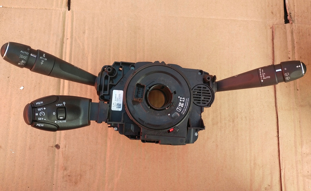 фото №1, Peugeot 3008 переключатель pod руль