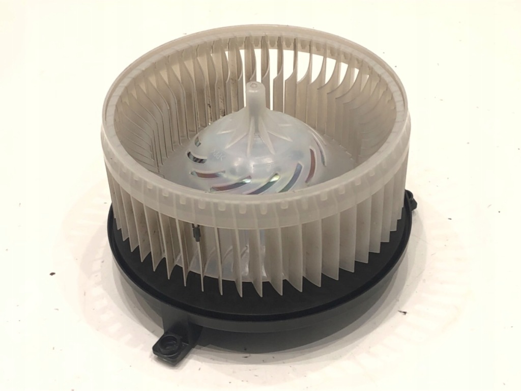 Купить Воздуходувка обдув chrysler pacifica 16478217