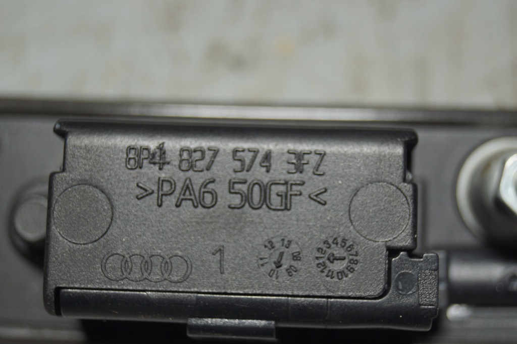 Накладка микровыключатель крышки задний  audi a3 8p 8p4827574 Цена