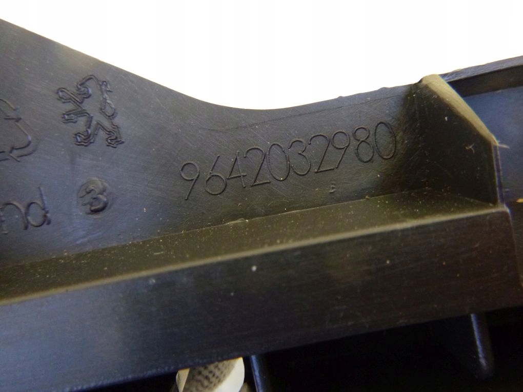 фото №8, Peugeot 307 lift cc направляющая бампера задний