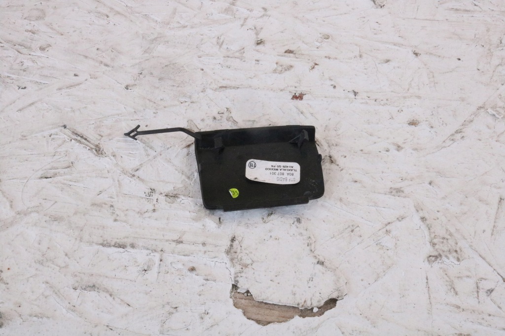 фото №1, Audi q5 ii 80a заглушка бампера задня 80a807301