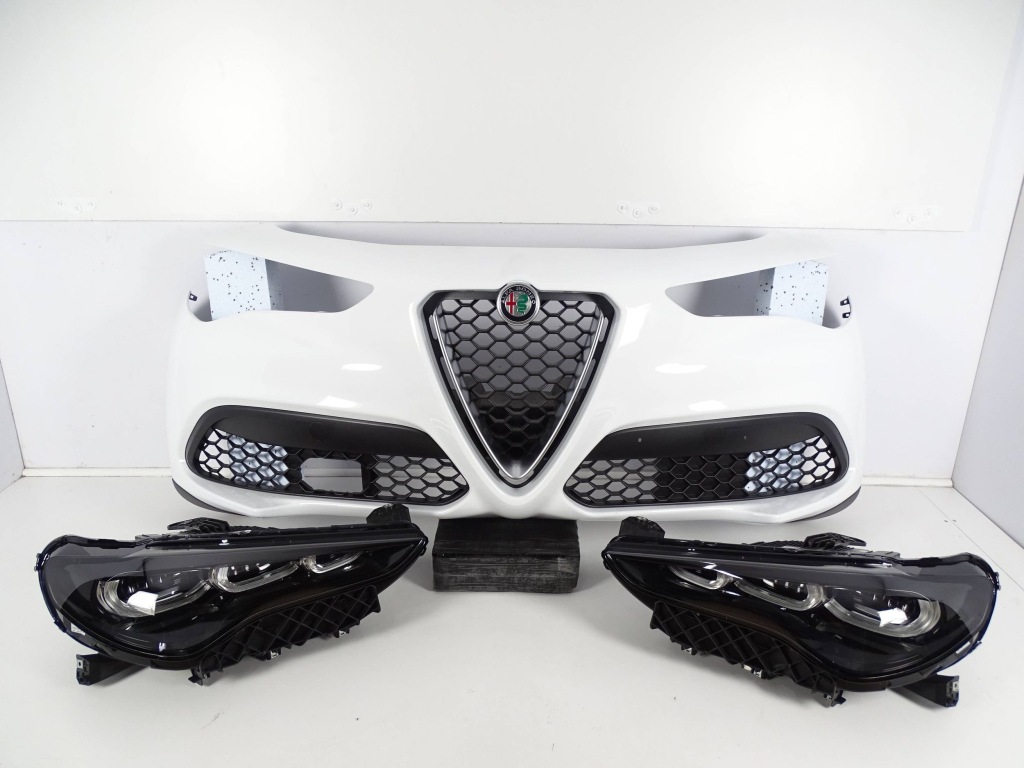 Купити Бампер перед передній alfa romeo stelvio + ліхтарі  правий ліва full led