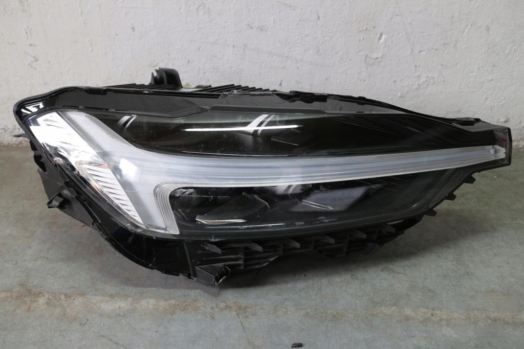 Купить Лампа full led правая правый перед volvo xc60 ii рестайлинг  32338979