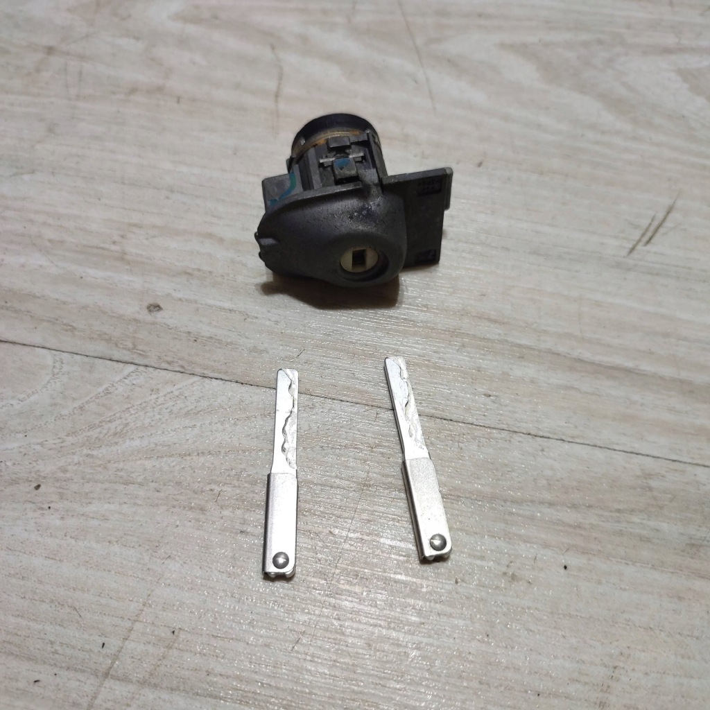 фото №1, Вкладка замка jaguar f-pace