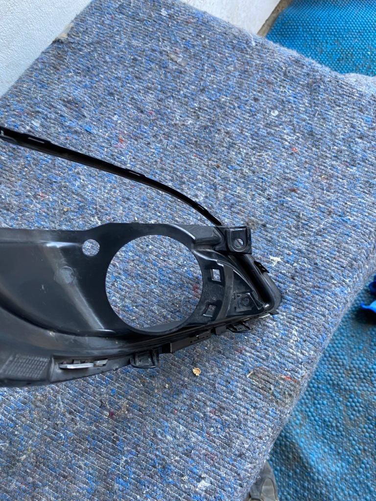 Opel astra j iv рестайлинг  решётка бампера левая Доставка