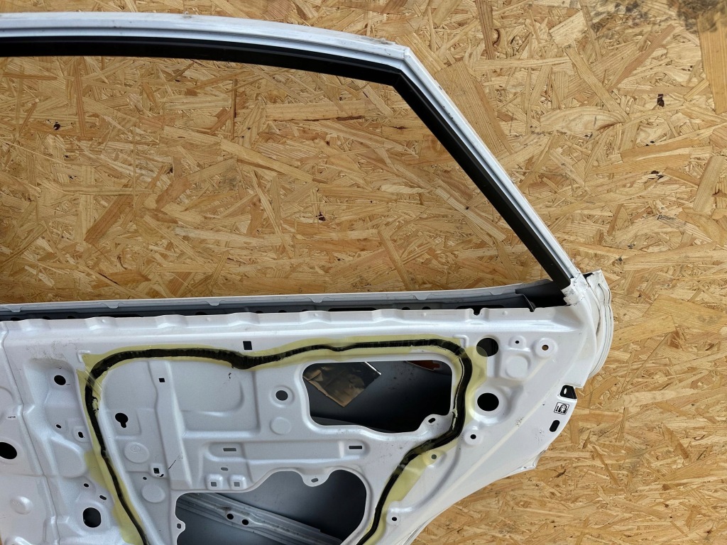 Lexus rx iv 2015-2022 дверь правый  задняя правое  задняя оригинал с Разборки