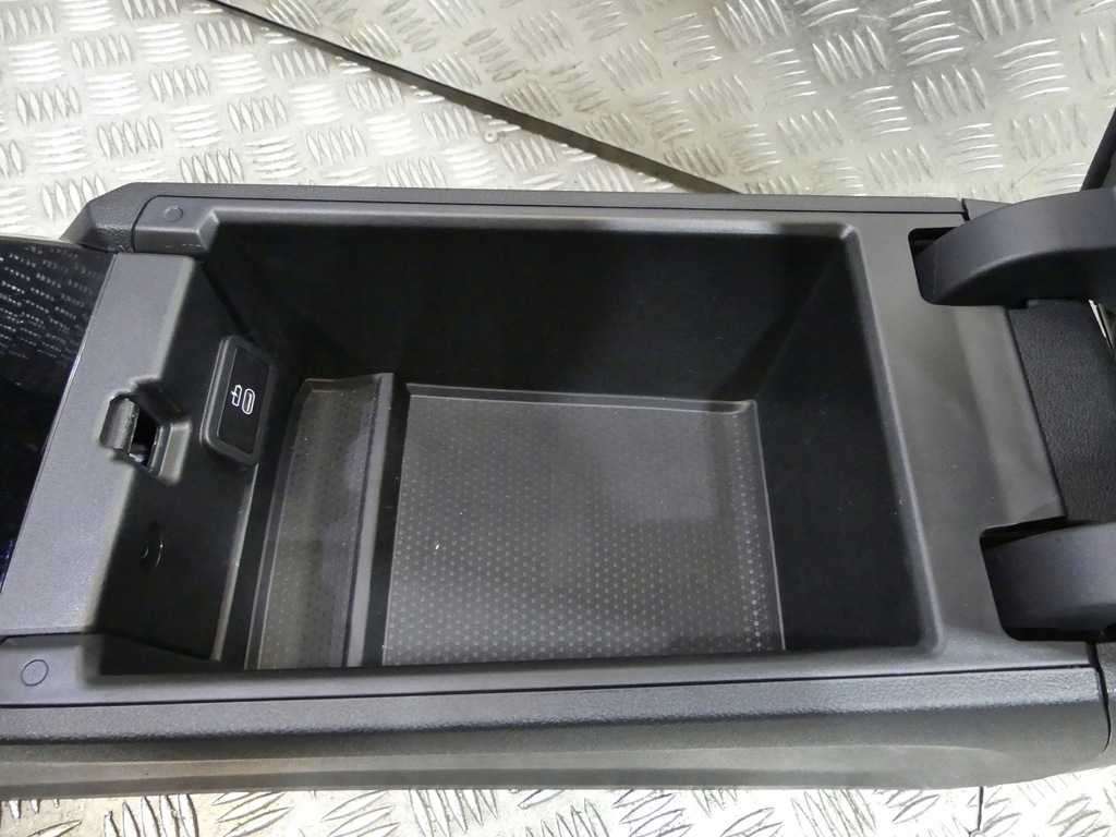 фото №13, Bmw 2 g42 sport обивка сиденья подогрев заднее сиденье обшивки туннель