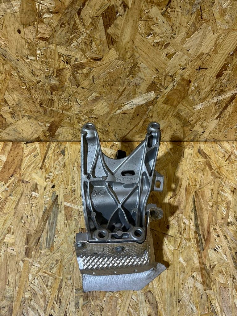 фото №9, Кронштейн кронштейн подушка двигуна q5 a6 s6 c8 a7 4k 80a399295 80a399296 22r