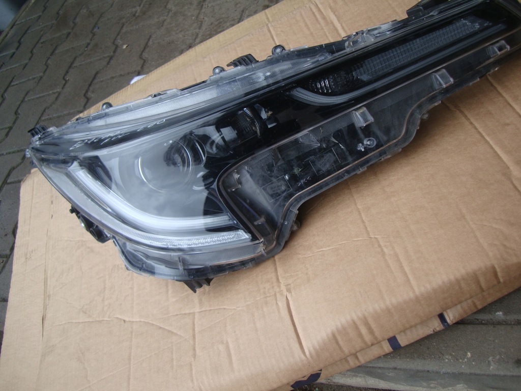 фото №1, Toyota corolla e21 лампа full led права передня kombi хетчбек