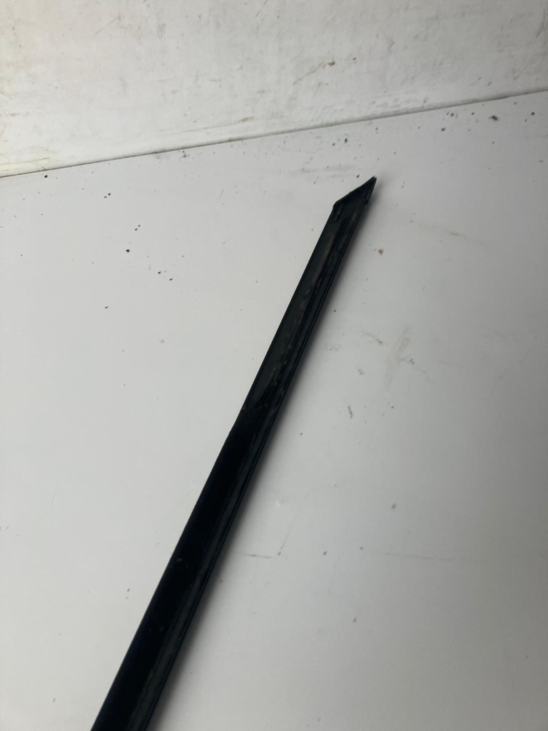 фото №4, Молдинг ущільнювач двері лівий перед #5 citroen ds5