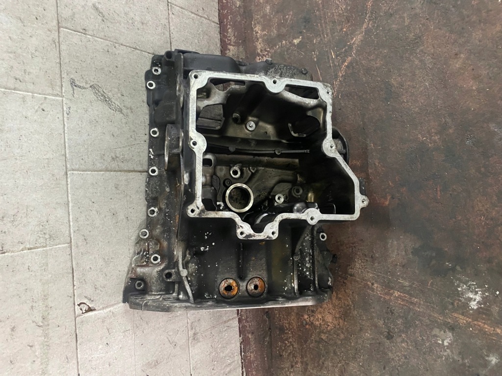 Купить Mercedes 654 поддон масляная a6540100204