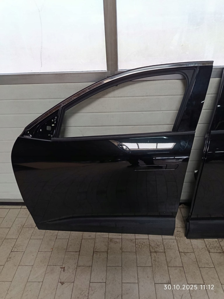 Дверей скло передні  задній праве  ліве renault megane v e-tech biynx стан b.dobry в Україні