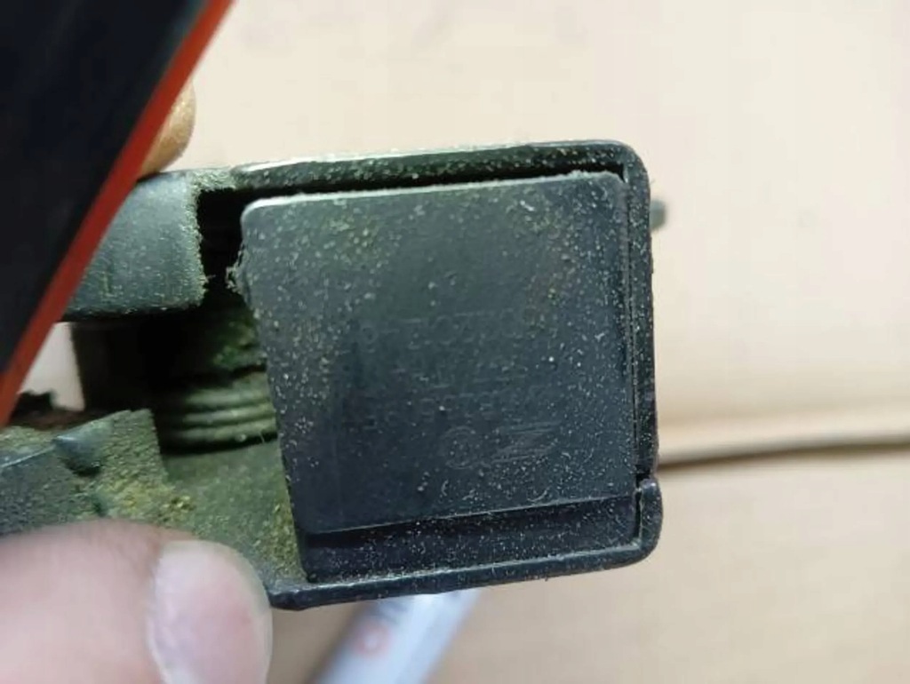 фото №5, Vw caddy 16r 2k5 замок капот 2k5823509f