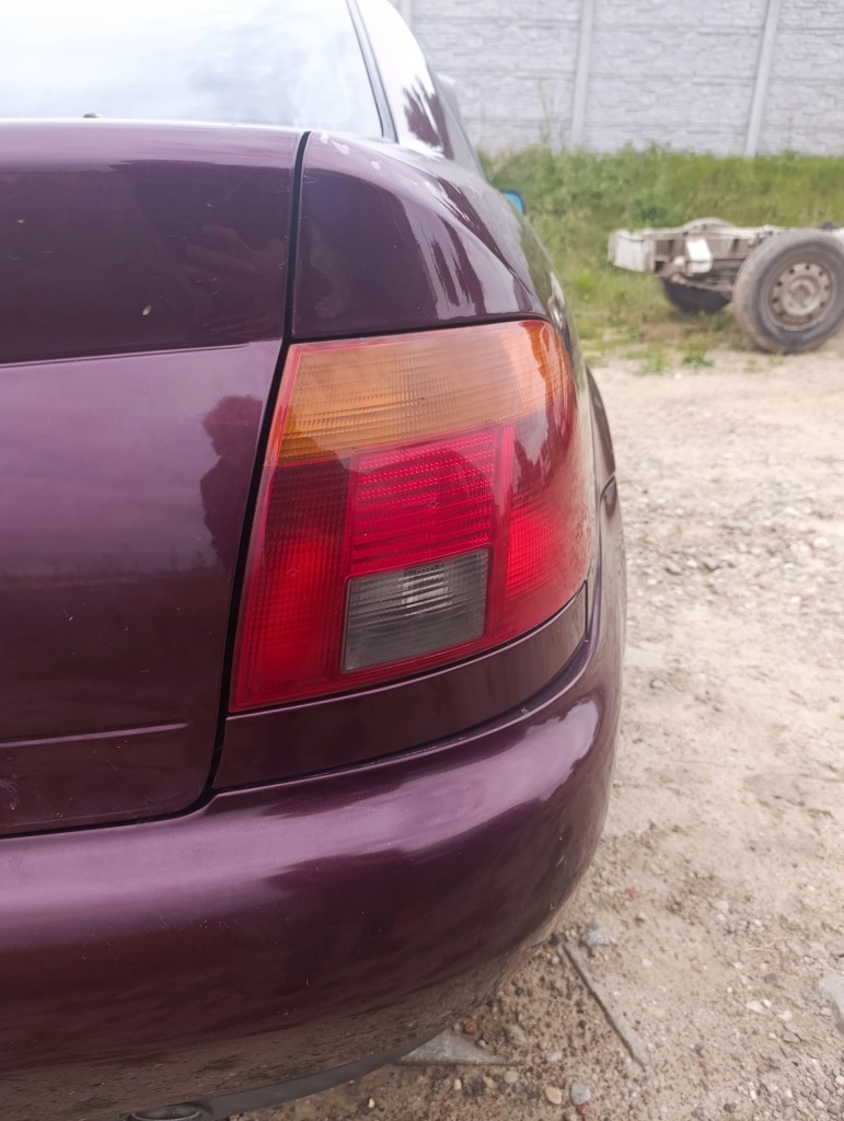 фото №1, Лампа задняя задняя правая w крыло audi a4 b5