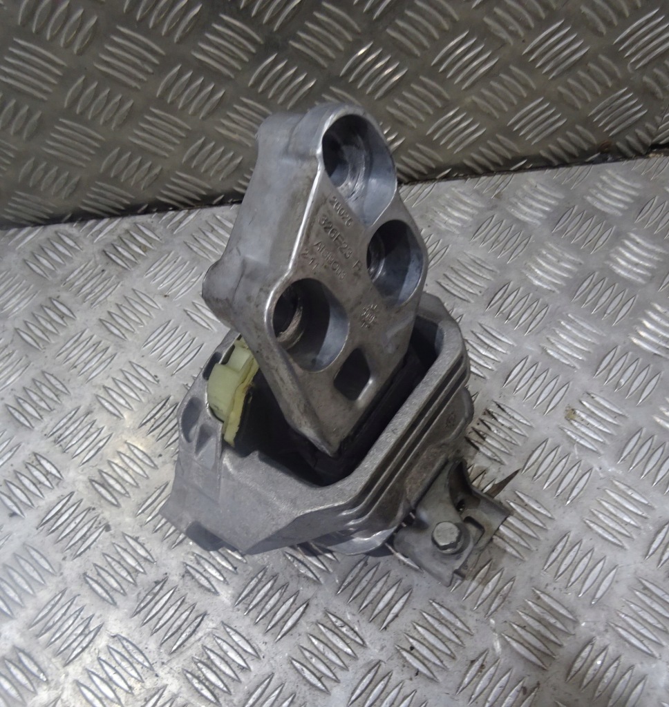 фото №1, Mercedes b-klasa w246 lift кронштейн кронштейн двигателя