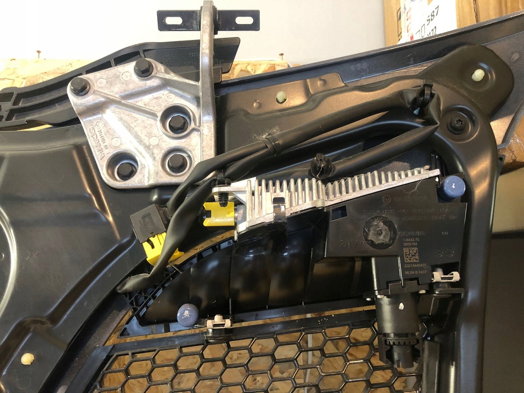 фото №8, Решітка радіатора scania r500 частина верхній